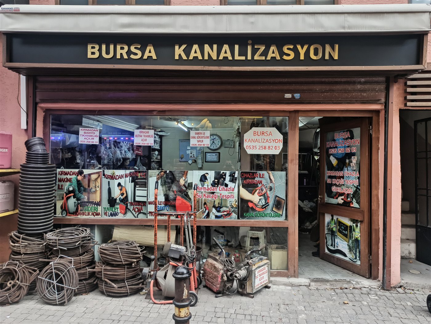 Tahtakale’deki Bursa Kanalizasyon dükkânının dış görünümü